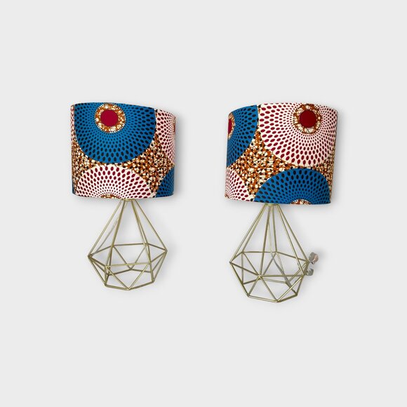 Wire table lamp upholstered with Ankara textile - Picture 4 of 9